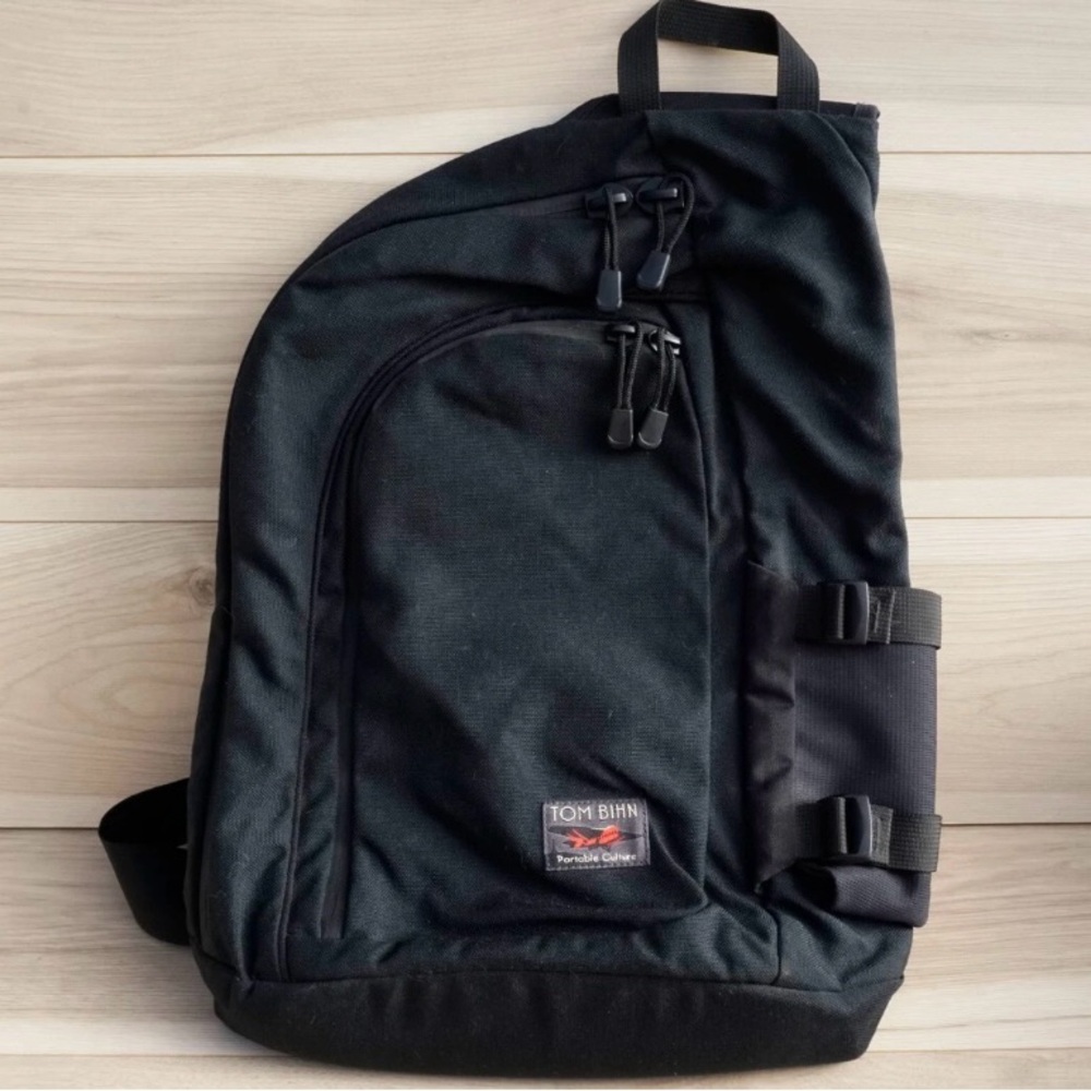 Tom Bihn Retired Rare Buzz sling carries 15” laptops